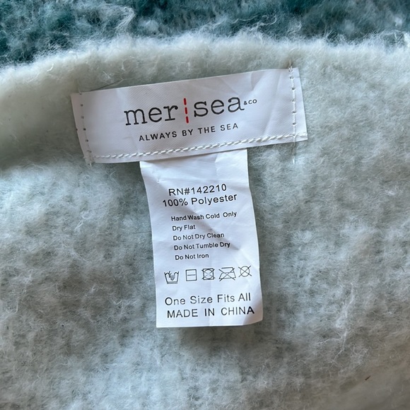 Large Scarf/Wrap - Picture 4 of 4